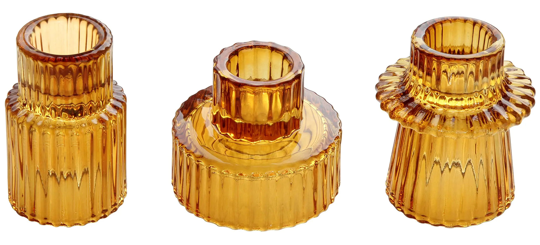 Trois photophores en verre ondulé de couleur ambre, d'aspect brillant et décoratif, idéaux pour créer une ambiance chaleureuse et réconfortante.