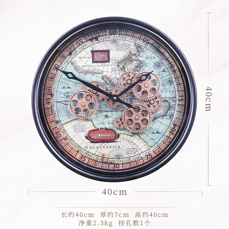 horloge murale métal aiguille numérique moderne fond gris motifs mécaniques dorés salon vintage