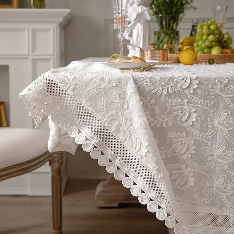 nappe table blanche dentelle brodée fleurs classique mariage fête banquet