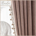 rideau salon beige clair classique rayures diagonales opacité franges pompons décoration intérieur