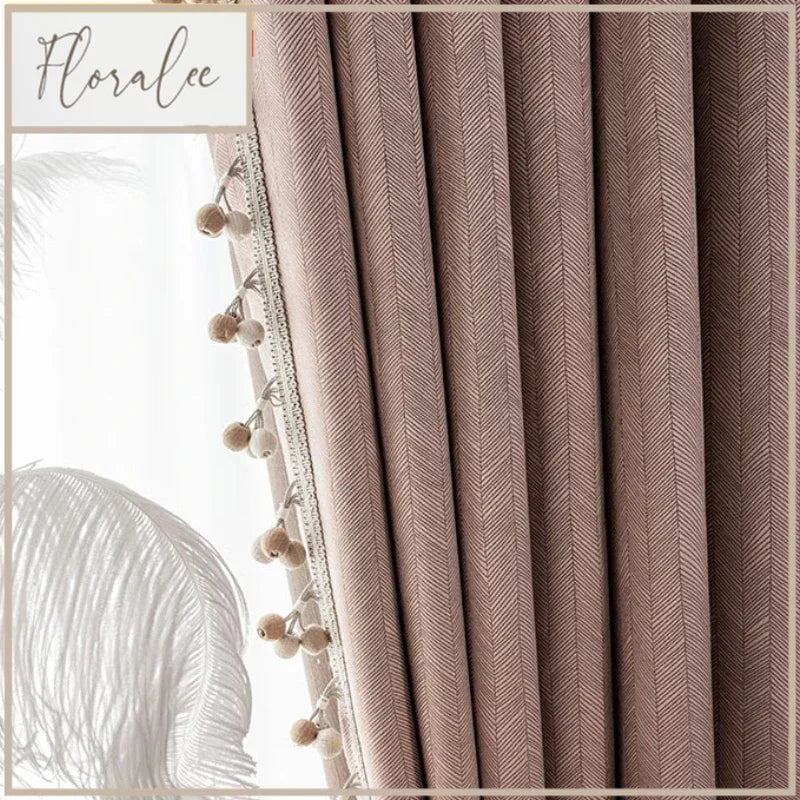 rideau salon beige clair classique rayures diagonales opacité franges pompons décoration intérieur