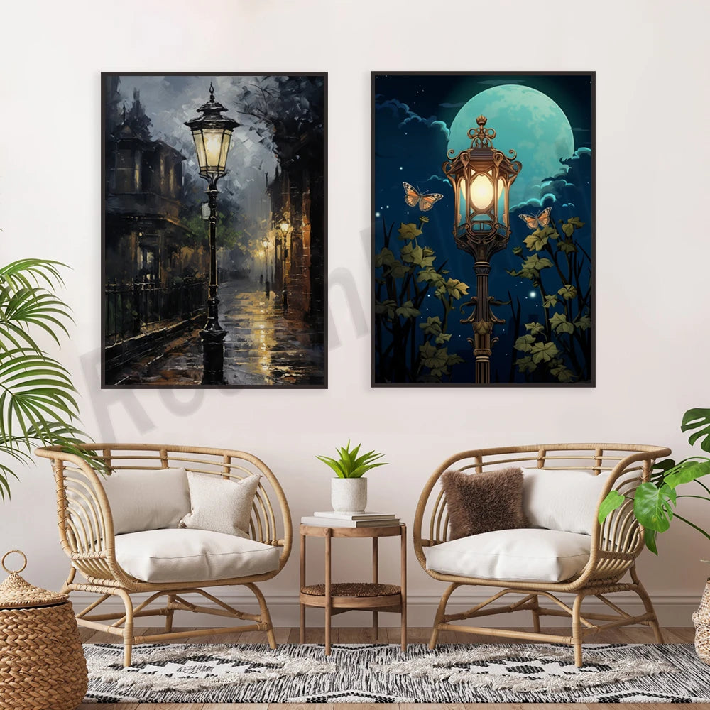 Deux toiles murales représentant des scènes nocturnes romantiques avec des lampadaires illuminés, l'une montrant une rue sous la pluie et l'autre mettant en scène une lanterne dans un décor forestier sous la lumière de la lune.