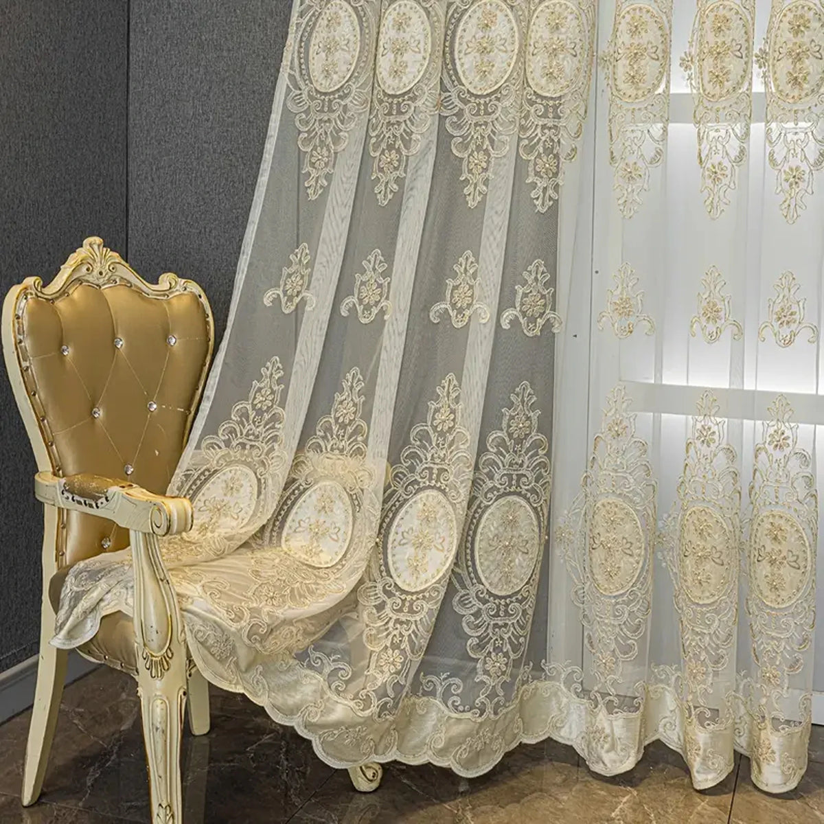 rideau beige semi transparent broderie élégant classique salon chambre décoration intérieur luxe