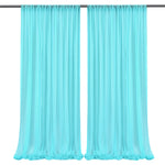 Des rideaux bleu turquoise élégants et légers, parfaits pour créer une ambiance apaisante et relaxante dans une pièce.