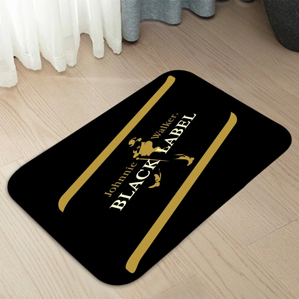 tapis moderne johnnie walker noir jaune blanc rouge logo fleurs silhouette marcheur