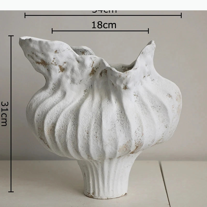 vase moderne artisanal transparent rayures verticales rouge blanc texture rugueuse décoration table arrangement floral
