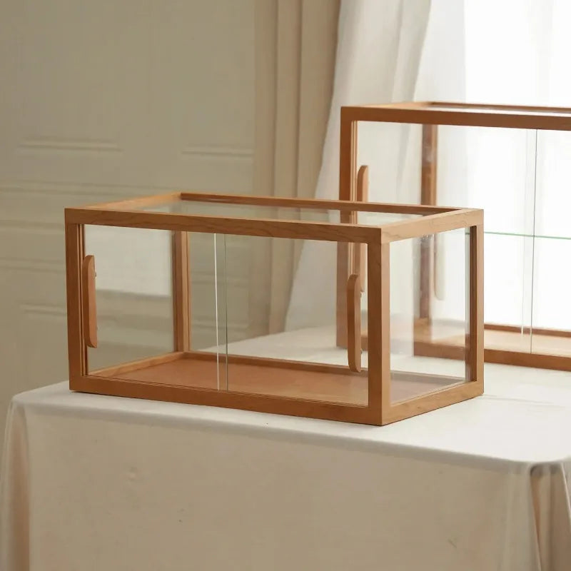 boîte vitrée bois clair verre transparent moderne minimaliste poignées exposé collection deco intérieur élégant