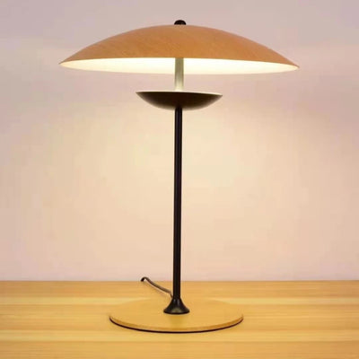 Lampe champignon verte design espagnol moderne dans un salon