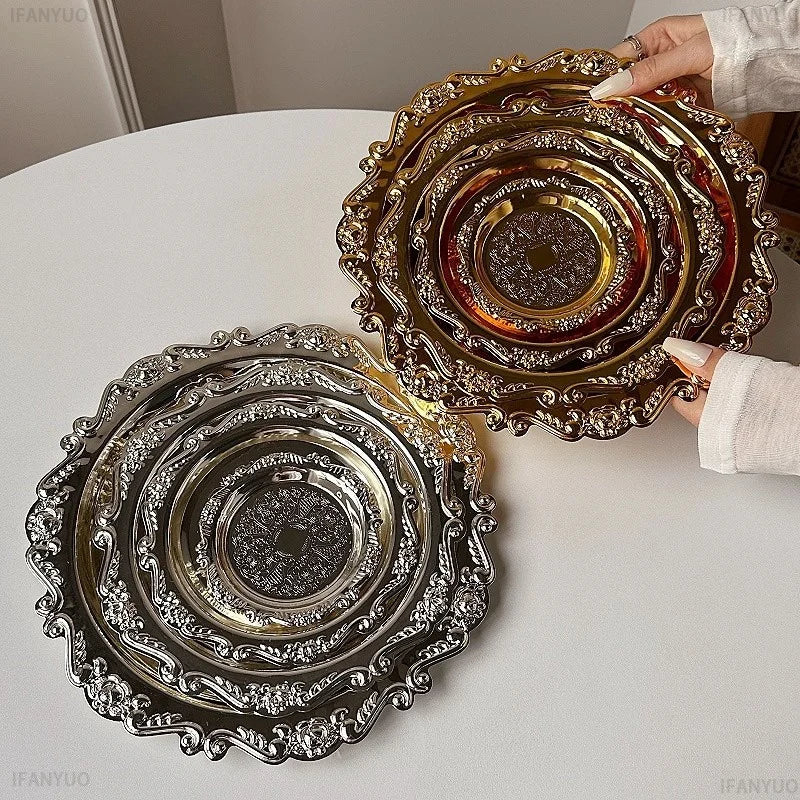 assiettes decoratives argent doré ornements floraux geometriques classiques table dessert bijoux