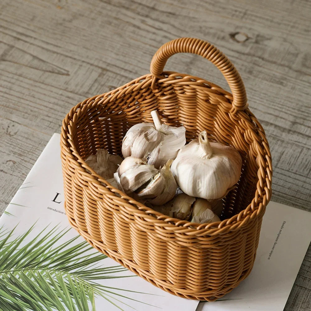 paniers suspendus osier marron clair tressés élégants traditionnels crochets rangement fruits légumes