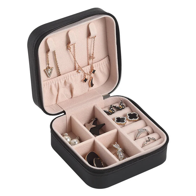 boîte bijoux portable velours beige noir vert clair rose pâle contemporaine voyage femme