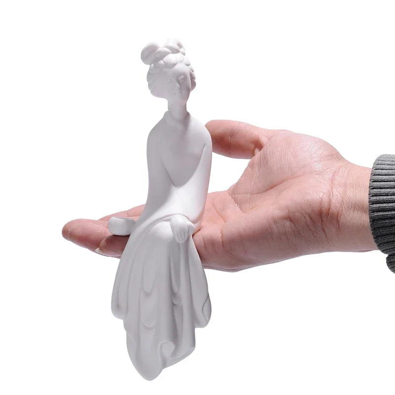 statuette chinoise traditionnelle femme robe longue décoration intérieure blanc classique délicat occasion noël valentin