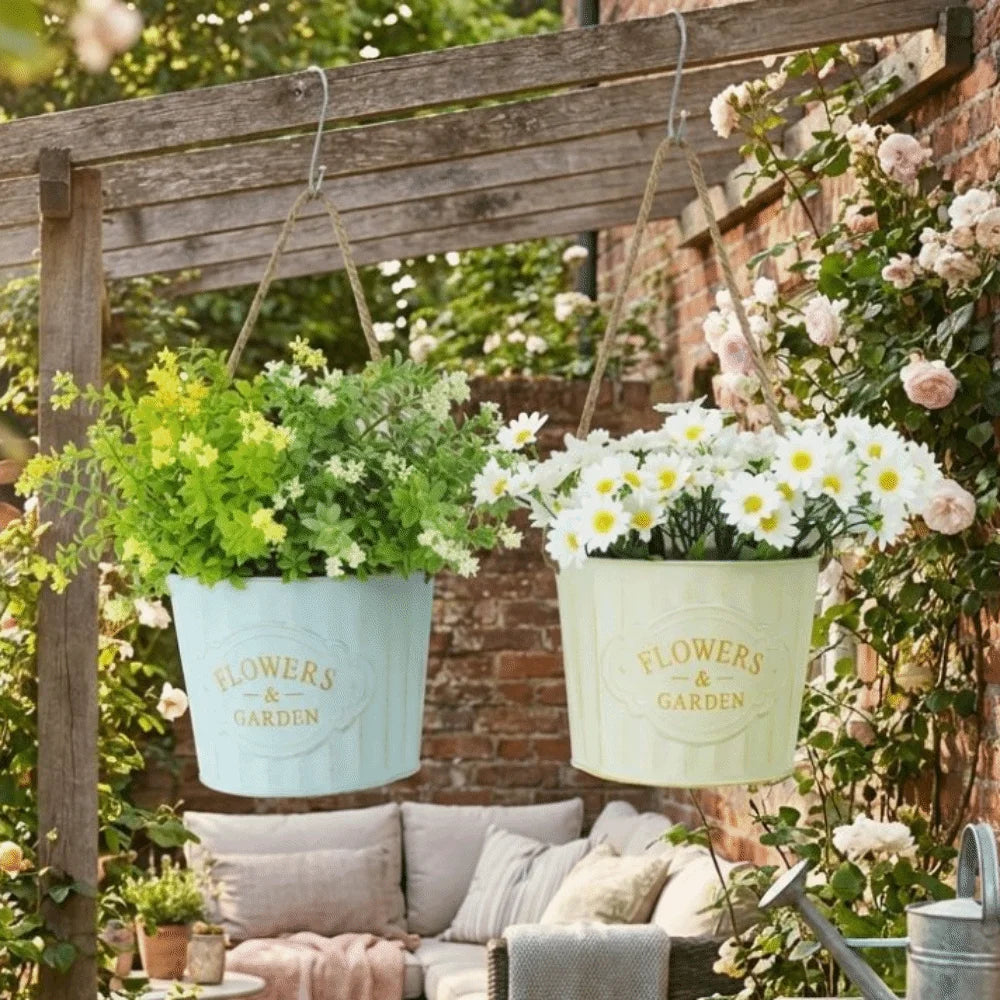 pots fleurs suspendus vintage bleu clair beige rayures flowers garden rustic