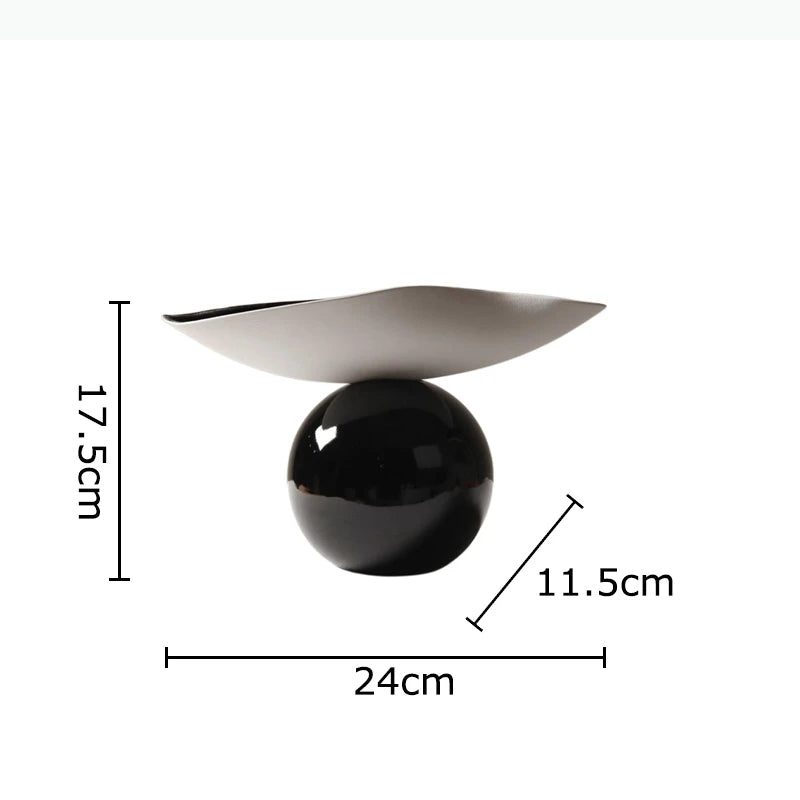sculpture contemporaine blanche sculpture minimaliste noir rayures fines decoration abstraite