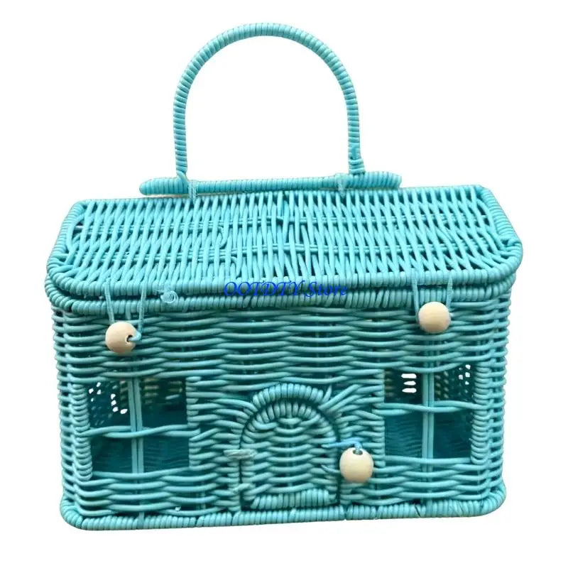 panier tressé rose bleu turquoise rangement maisonnette fenêtres porte réutilisable articles divers déco original