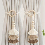 boucles rideau bois pompons tissus beiges marrons boho chic anneaux décoration maison