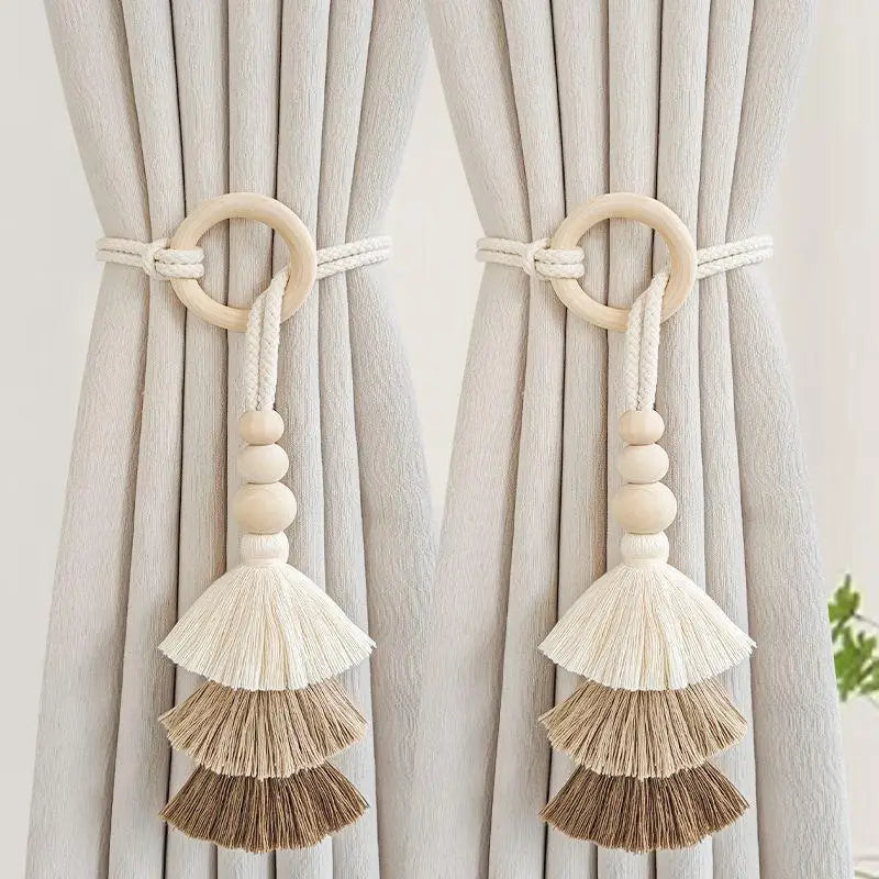 boucles rideau bois pompons tissus beiges marrons boho chic anneaux décoration maison