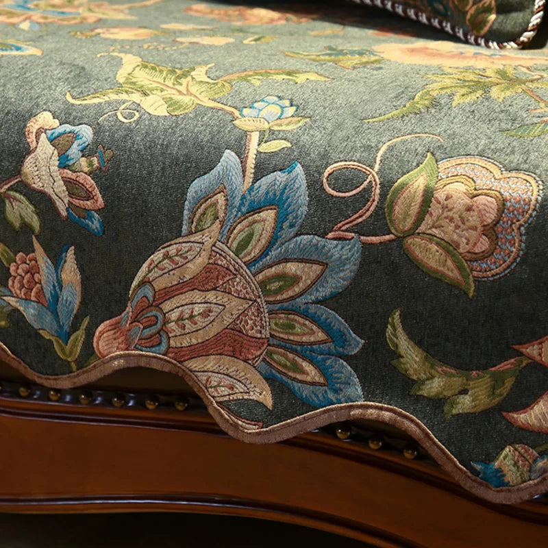 Cet image montre un motif de fleurs colorées et de feuillage sur un fond sombre, créant un beau design floral décoratif.