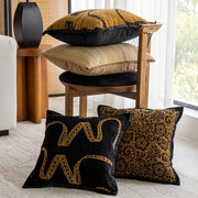 coussin deco noir or motifs floraux tissu texturé bohème ethnique 45x45cm