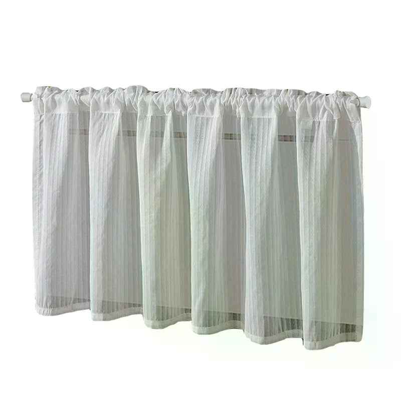 rideaux fenetre valance blanc cassé vert clair tissu texturé rayures verticales bord frangé translucide