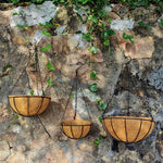 panier suspendu fibre coco chaînes métal marron clair plante verte jardin rustique naturelintérieurextérieur