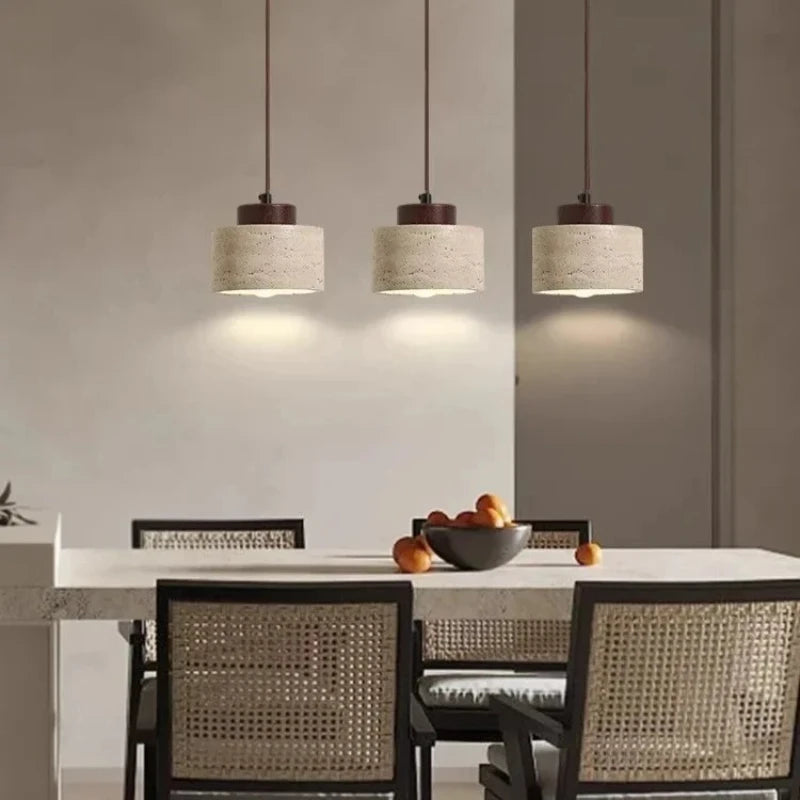 suspension lumineuse moderne pierre naturelle texture marbrée câble suspendu interrupteur bouton éclairage maison décoration
