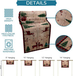 Tapisserie murale forestière rustique avec motifs d'arbres de Noël, de cerfs et de flocons de neige sur un fond texturé en bois.