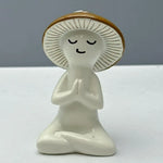 statuette champignon résine polie moderne minimaliste blanc beige marron clair taches blanches texture mat