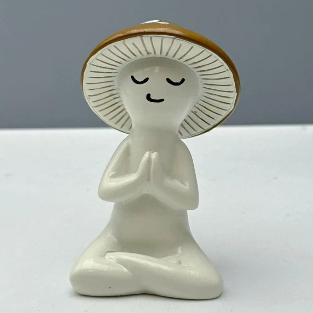 statuette champignon résine polie moderne minimaliste blanc beige marron clair taches blanches texture mat