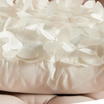 coussin décoratif moderne motif pétales blanc 42cm 42cm salon lit