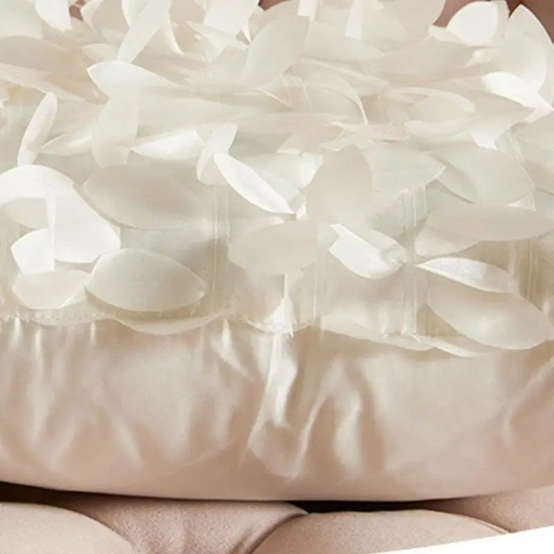 coussin décoratif moderne motif pétales blanc 42cm 42cm salon lit