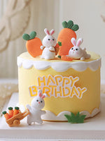 décoration gâteau forme lapin carotte anniversaire enfant festif orange vert blanc