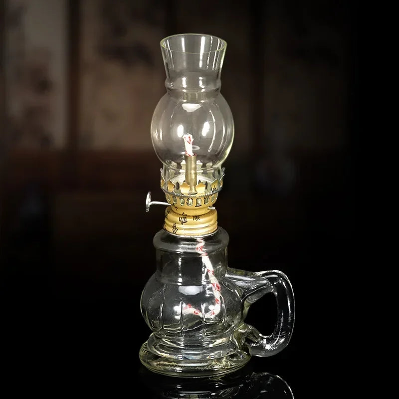 lampe huile vintage transparente verre texturé ancien source lumière douce chaleureuse