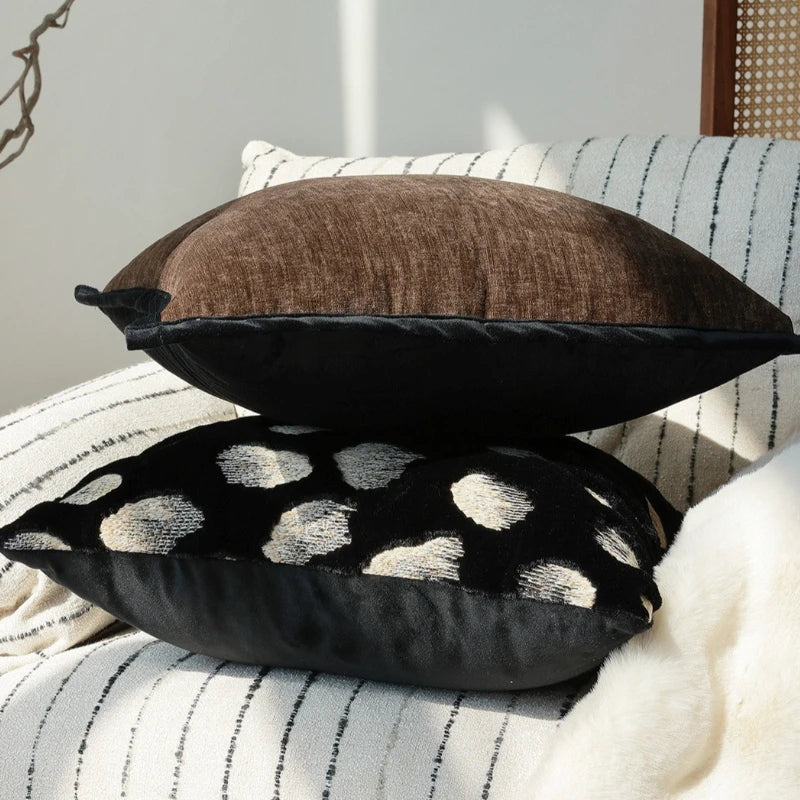 coussin deco fausse fourrure motif geometrique noir blanc nordique contemporain canape voiture