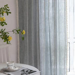 rideau moderne bohème beige clair gris clair rayures verticales franges opaques crochets métalliques