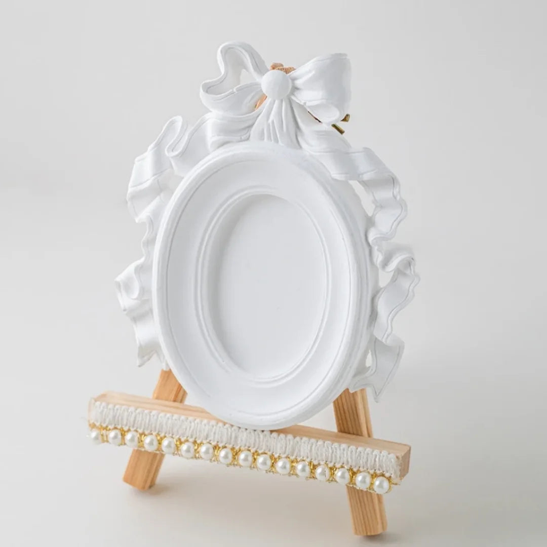 porte bijoux silicone ornements floraux classique baroque colliers or pierres noires blanc
