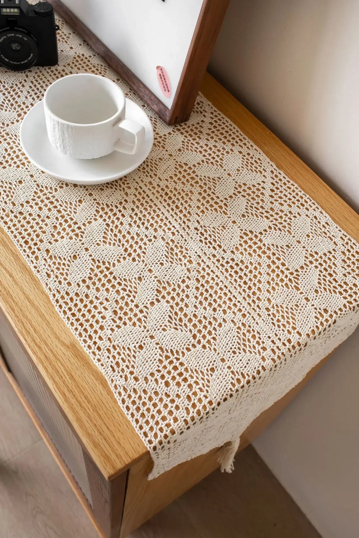 serviette table boho chic motif floral dentelle fine beige clair tassel maison fête decoration