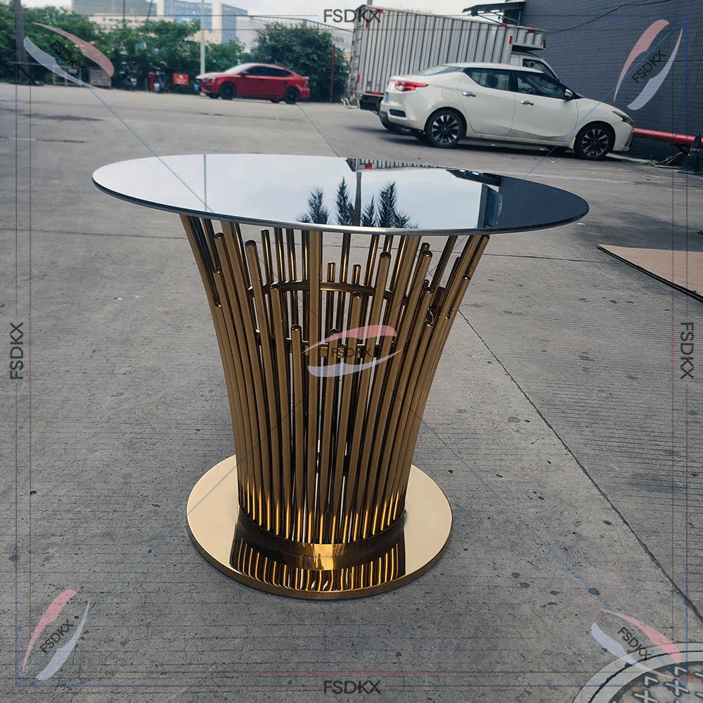 table ronde moderne élégante plateau verre noir pieds tubes dorés événements mariage