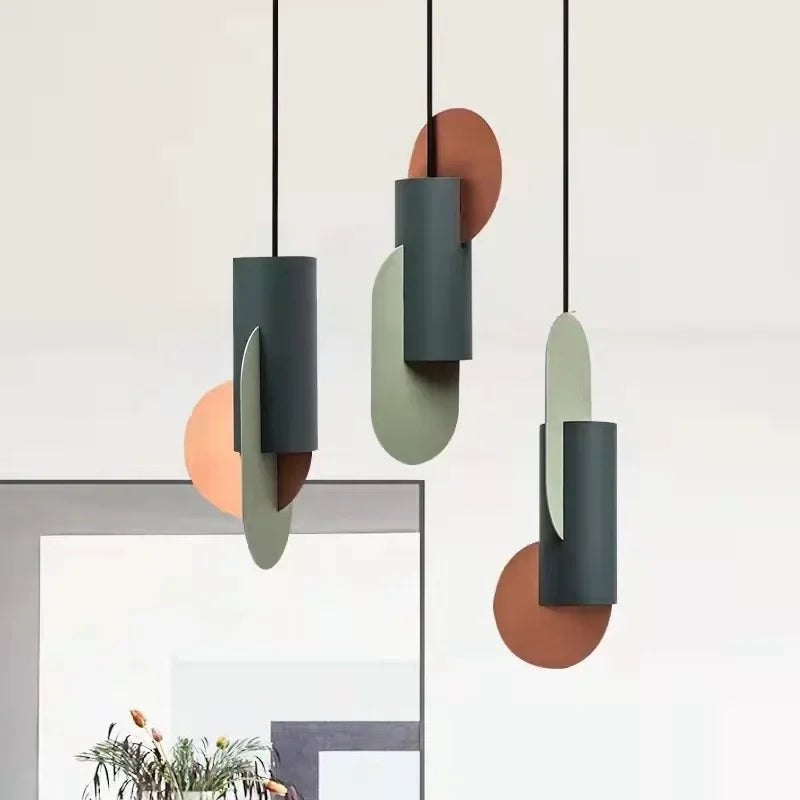 suspension lumineuse moderne gris vert orange forme géométrique simple