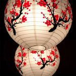 lanternes japonaises rondes traditionnelles motifs floraux semi transparentes suspension anneaux métalliques blanc rouge noirbranches