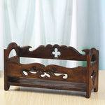 rangement bois marron sculpté bouteilles bocaux transparents cuisine décoratif rustique