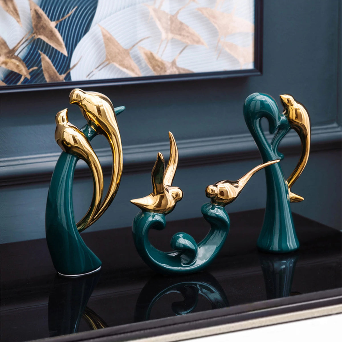 sculptures oiseaux céramique vert foncé or modernes décoration intérieure élégante salle manger salon table