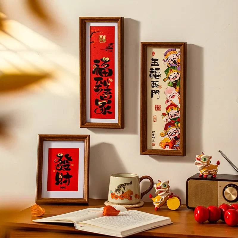 cadre photo bois marron rouge blanc illustration calligraphie motifs floraux art chinois nouveaux an