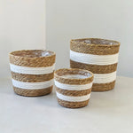 panier bohème cylindrique texture fibreuse strié beige blanc intérieur transparent plantes fleurs