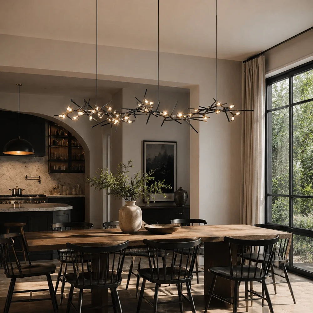 suspension lumineuse moderne branchée noir ampoules blanches naturel chaînes noires luminaire cuisine salle manger