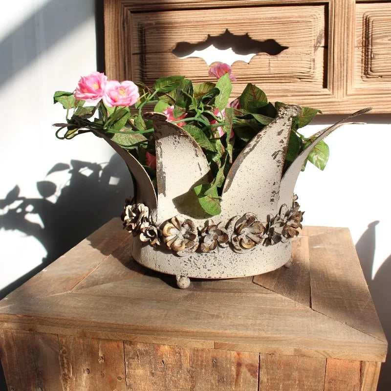 pots fleurs couronne fer vieilli motif floral roses patio decoration vintage shabby chicextérieur rusticė