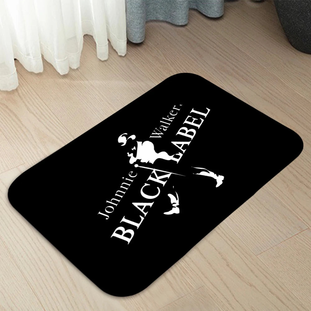 tapis moderne johnnie walker noir jaune blanc rouge logo fleurs silhouette marcheur