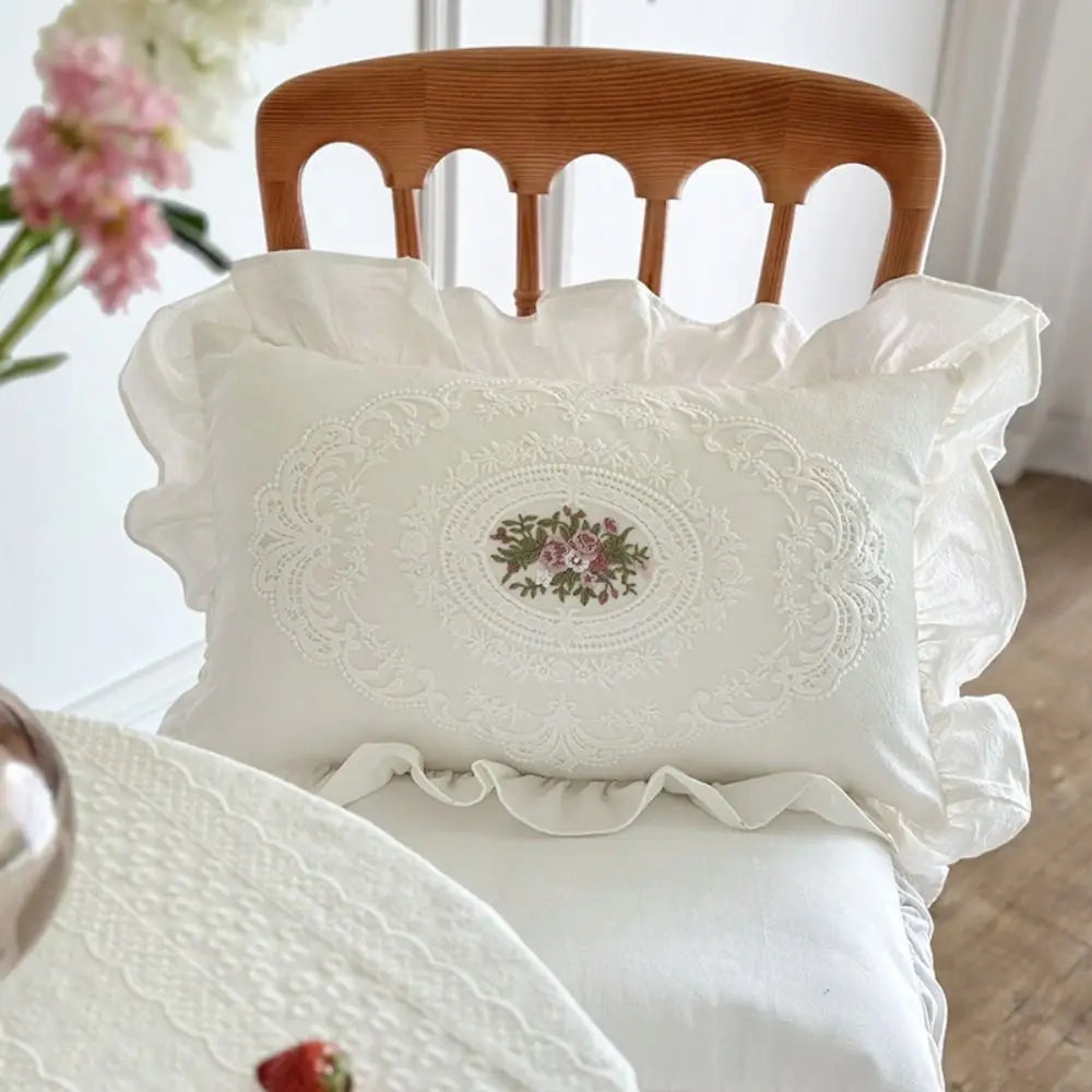 housse coussin brodé motif floral vintage blanc polyester coton lit 45x45 30x50 fixations