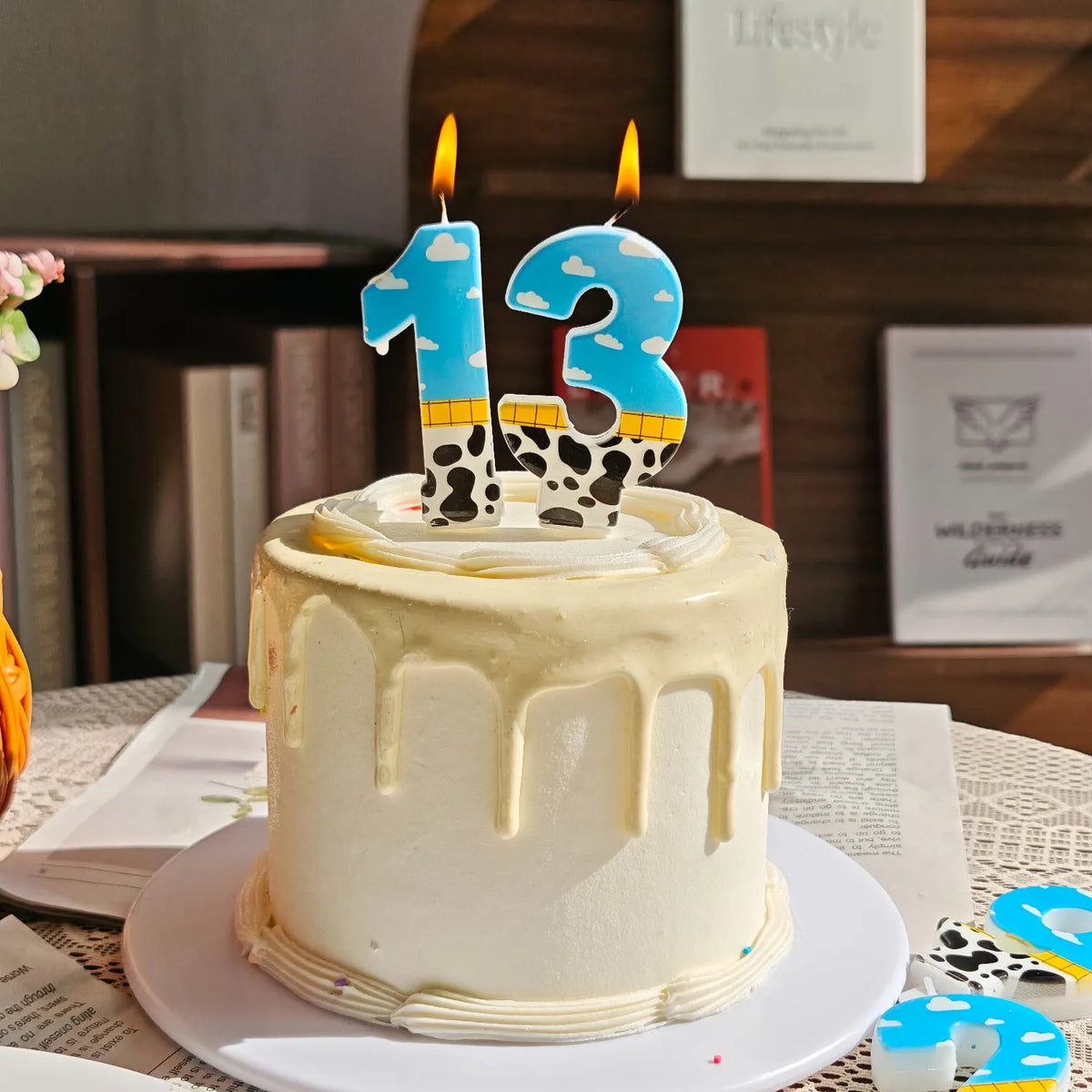 bougies anniversaire chiffres pois noirs blancs nuages bleus décoratives animaux adhésives table fête gâteau