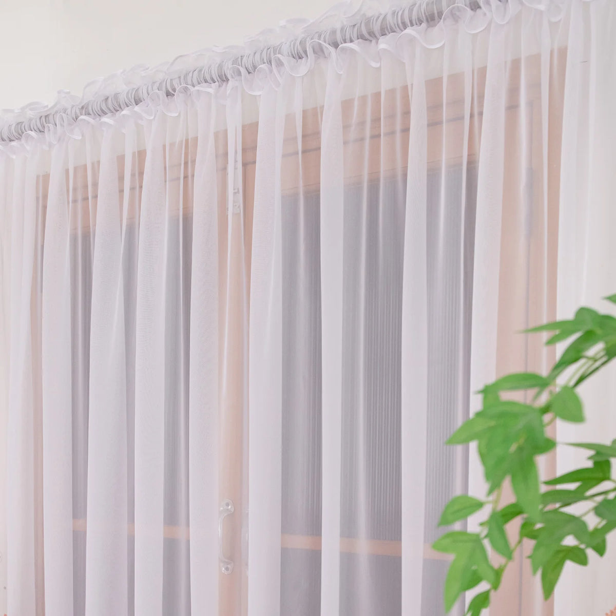rideau transparent brodé fleurs dentelle romantique tissu plissé blanc rose vert chambre salonhôtel